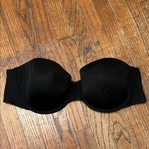 Victoria’s Secret strapless bra